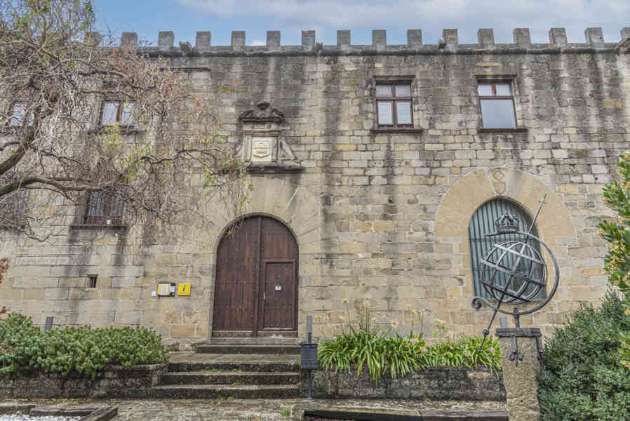 Zaragoza - Sos del Rey Católico 40 - palacio de los Sada.jpg